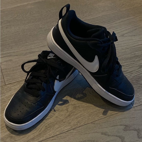 nike shoes - Picture 3 of 4